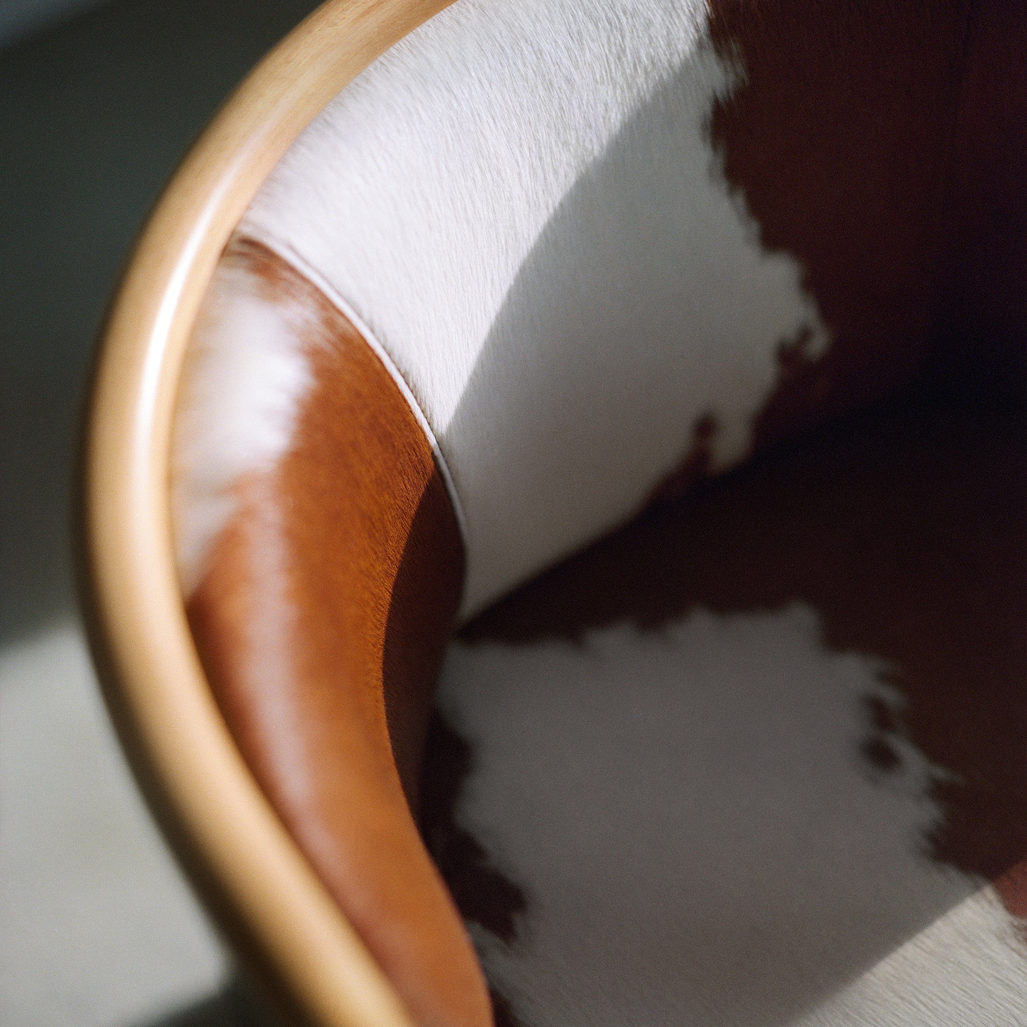 Aluminium Cowhide Exclusive Edition